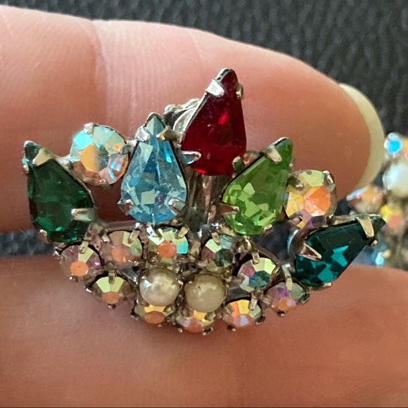 Vintage Jewelry - VINTAGE MULTI COLORED RHINESTONES AND PEARLS CROWN CLIP ON EARRINGS